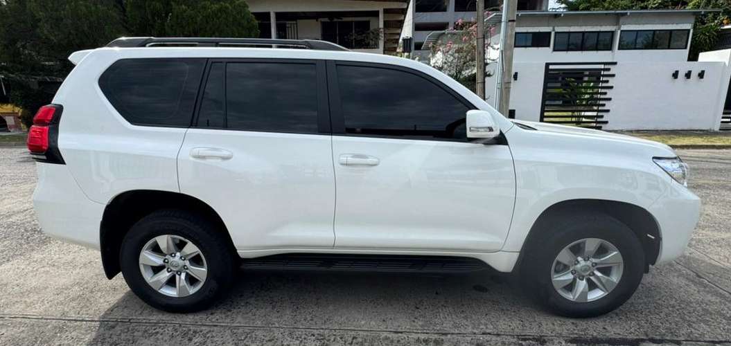 PRADO 2023 AUTOMATICO EN 48,495  al Crédito o al  Contado.... - Imagen 5