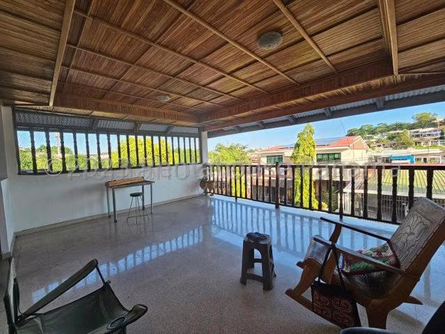 VENTA DE CASA DE 2 NIVELES 375MTS EN EL BOSQUE