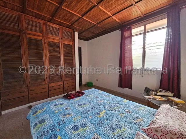 VENTA DE CASA DE 2 NIVELES 375MTS EN EL BOSQUE