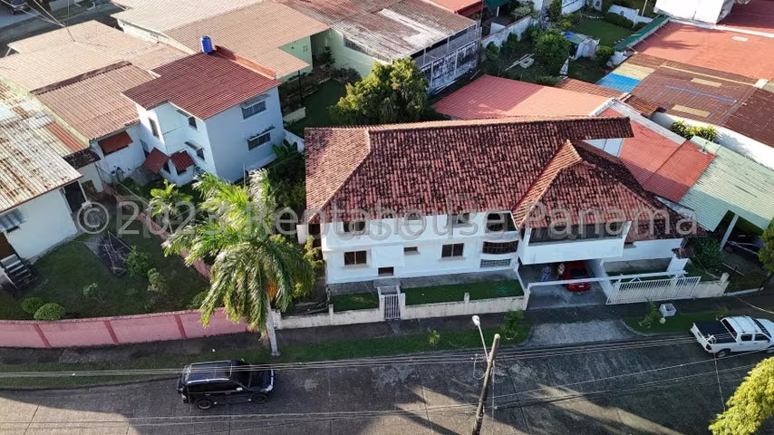 SALE OF 2-LEVEL HOUSE 375MTS IN THE FOREST