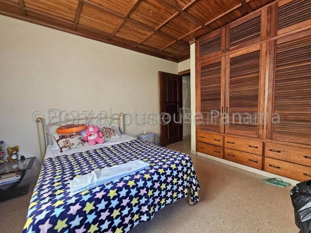 VENTA DE CASA DE 2 NIVELES 375MTS EN EL BOSQUE