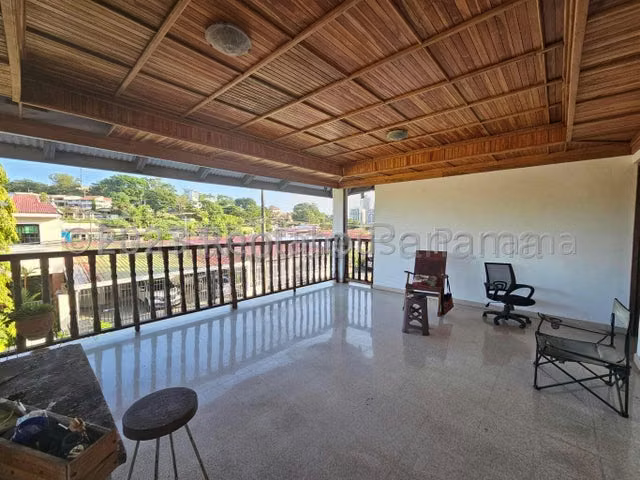 VENTA DE CASA DE 2 NIVELES 375MTS EN EL BOSQUE