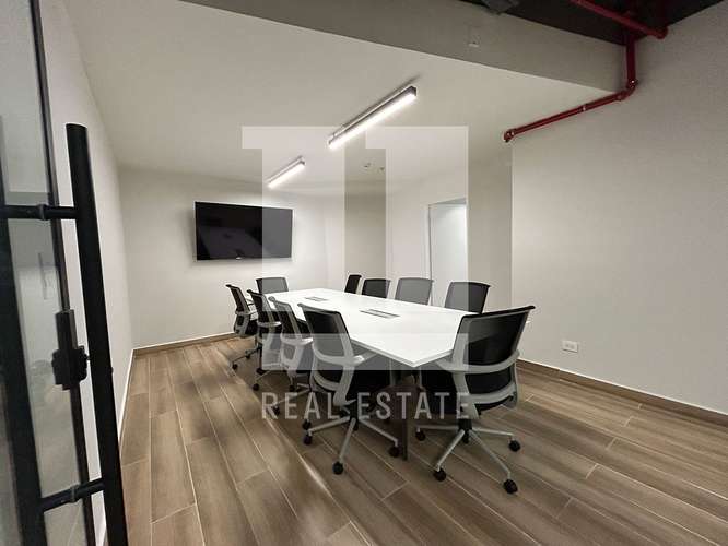 Se Alquila Oficina de 234m2 en Financial Park