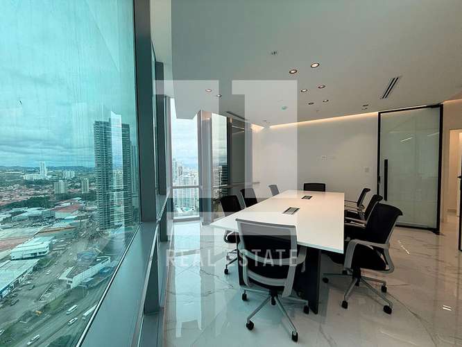 Se Alquila Oficina de 122m2 en Financial Park