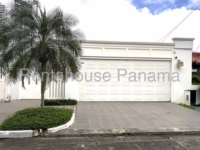SE VENDE AMPLIA CASA DE VARIOS NIVELES EN LA ALAMEDA