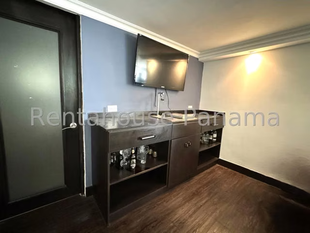SE VENDE AMPLIA CASA DE VARIOS NIVELES EN LA ALAMEDA