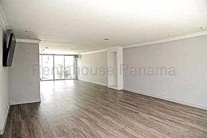 SE VENDE AMPLIA CASA DE VARIOS NIVELES EN LA ALAMEDA