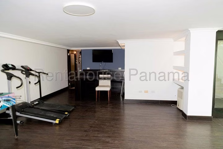 SE VENDE AMPLIA CASA DE VARIOS NIVELES EN LA ALAMEDA