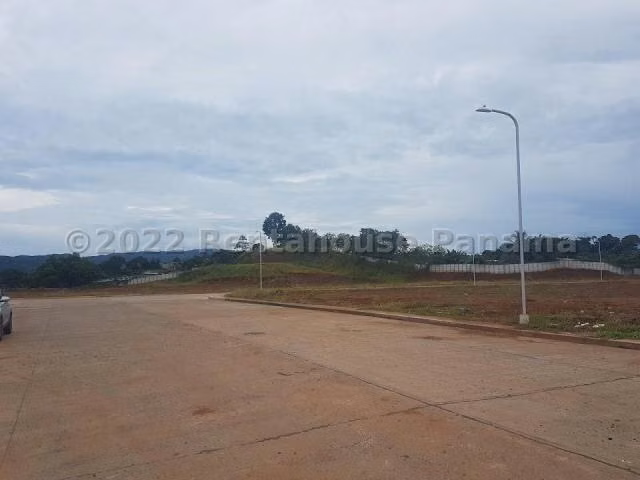 Vendo Terreno de 5,247m2 en Las Mananitas Tocumen Storage 25-1803SRZ