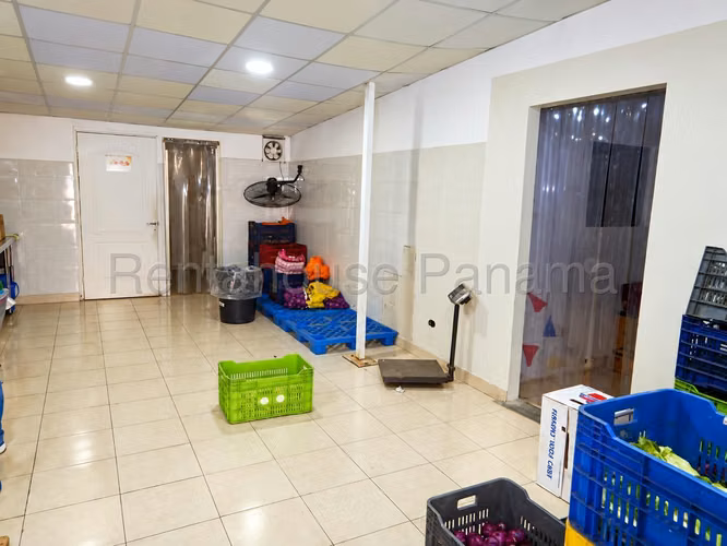 Vendo Local Comercial de 1192m2 en Chanis 27-2671SRZ