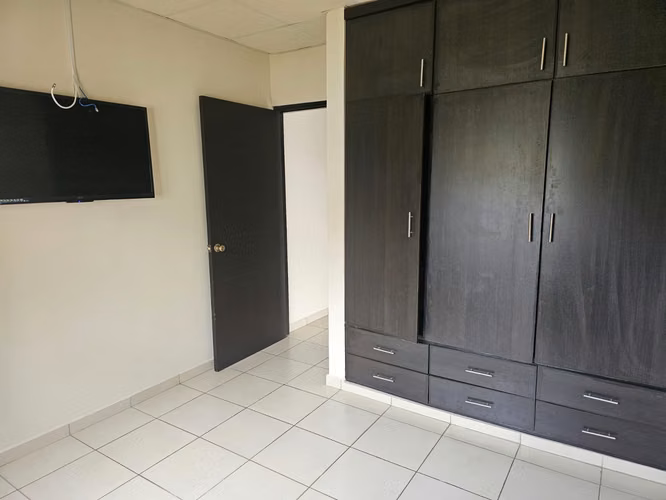 Se alquila casa sin muebles , cercada portón eléctrico 650 - Imagen 13
