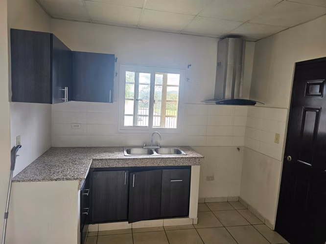 Se alquila casa sin muebles , cercada portón eléctrico 650 - Imagen 11