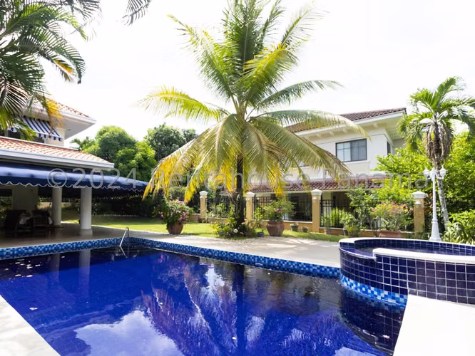 Casa en Venta Ancon Panama 26LRL342