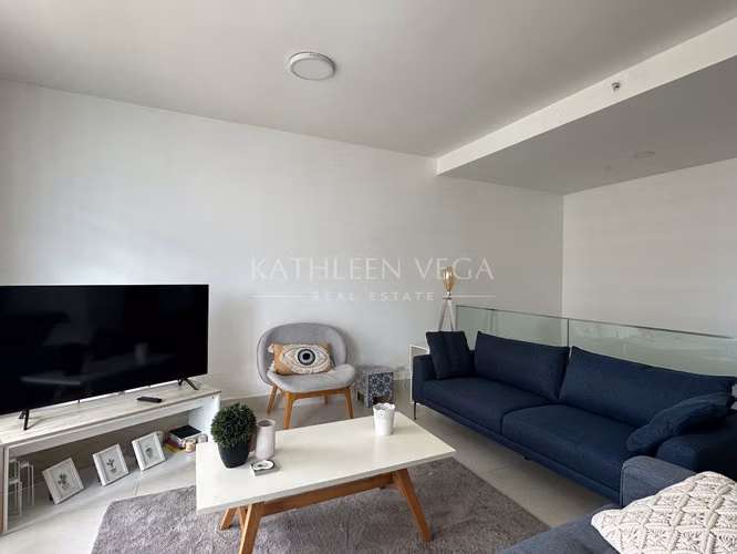 Apartamento Duplex Amoblado de 2 recámaras en PH Castellammare - Imagen 4