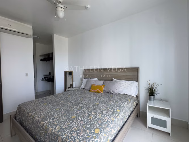 Apartamento Duplex Amoblado de 2 recámaras en PH Castellammare - Imagen 8