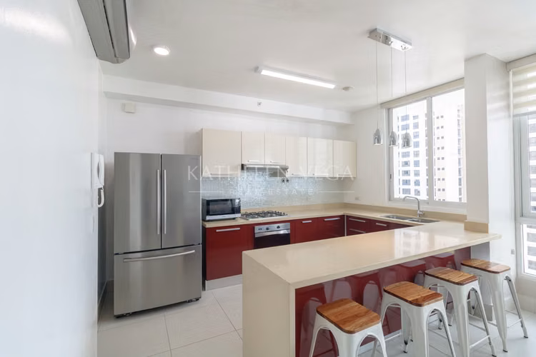 Apartamento Duplex Amoblado de 2 recámaras en PH Castellammare - Imagen 5