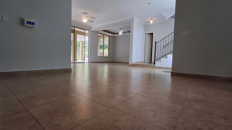 Embassy Gardens. 555mts 4r 3.5b estudio piscina $755,000.00neg - Imagen 16