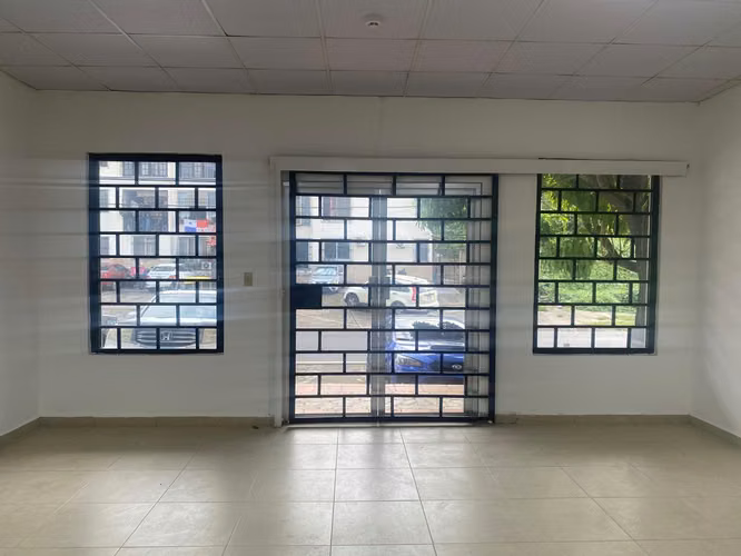 Se Alquila Local Comercial en El Ingenio - 98 m² - Imagen 4