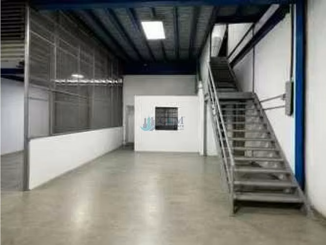 VENTA Y ALQUILER DE BODEGA FRANCE FIELD ZONA LIBRE REMODELADA VV