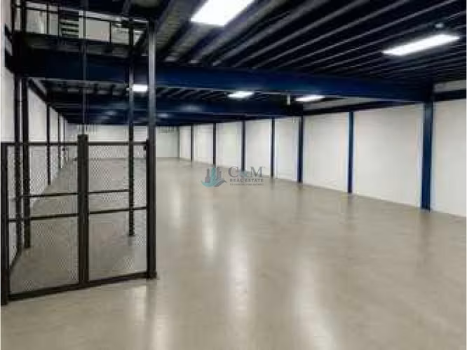 VENTA Y ALQUILER DE BODEGA FRANCE FIELD ZONA LIBRE REMODELADA VV