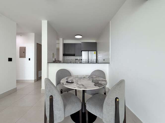 Apartamento Amoblado de 2 Recámaras en Alquiler en Transístmica con Vista a la Ciudad
