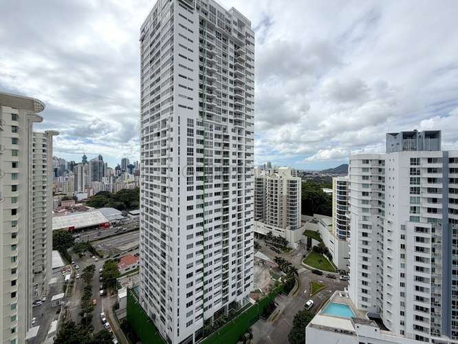 Apartamento Amoblado de 2 Recámaras en Alquiler en Transístmica con Vista a la Ciudad