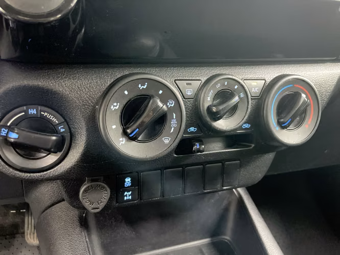 TOYOTA HILUX - 2024 - PPHX - Automarket - Imagen 9