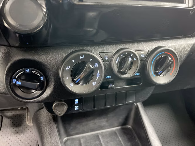 TOYOTA HILUX - 2025 - PPHX - Automarket - Imagen 9