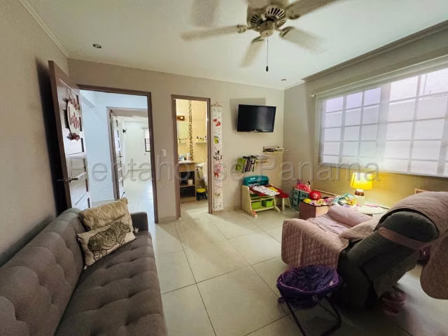 Venta casa en Los Laureles, Chanis *