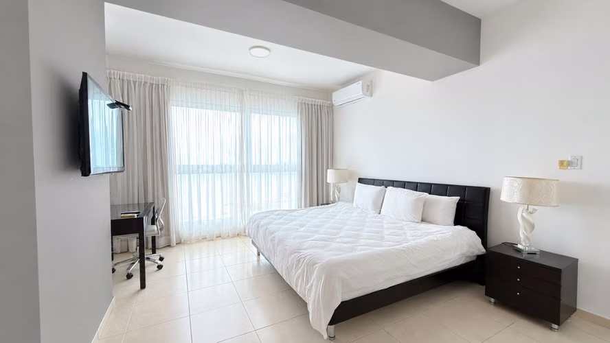 Vista del Mar: Apartamento de 1 Recámara con Vista a la Bahía en Avenida Balboa - Imagen 2