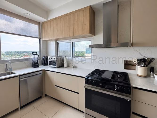 Se Alquila Apartamento en Costa del Este LA27-2170