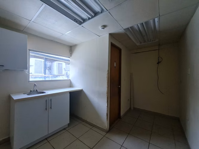 ALQUILER DE LOCAL COMERCIAL / OFICINAS 144 m² | UBICACIÓN ESTRATÉGICA SOBRE VÍA PRINCIPAL - Imagen 18