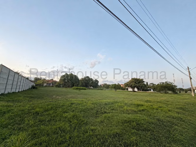 Se Vende Terreno en Coronado DPA26-9093