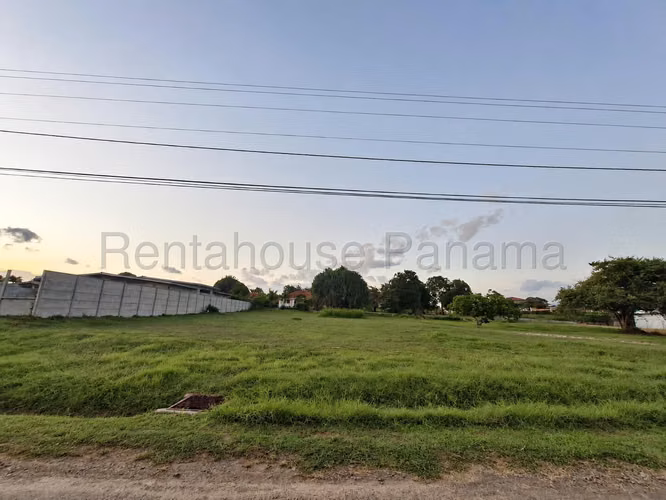 Se Vende Terreno en Coronado DPA26-9093