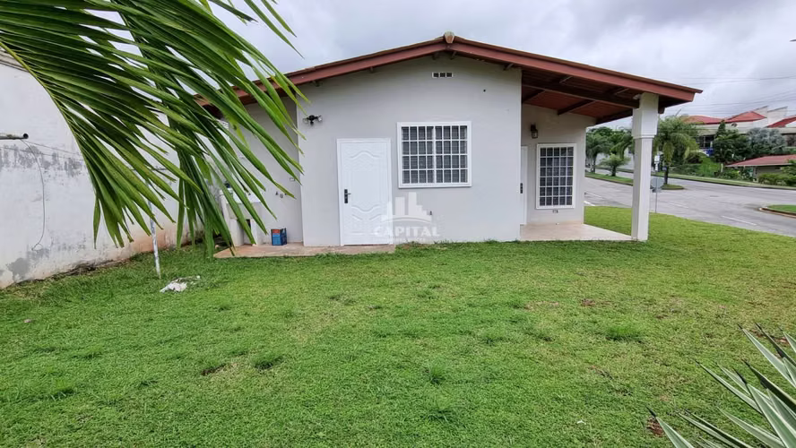 CASA ESQUINA EN VENTA BRISAS DEL GOLF - ARRAIJAN