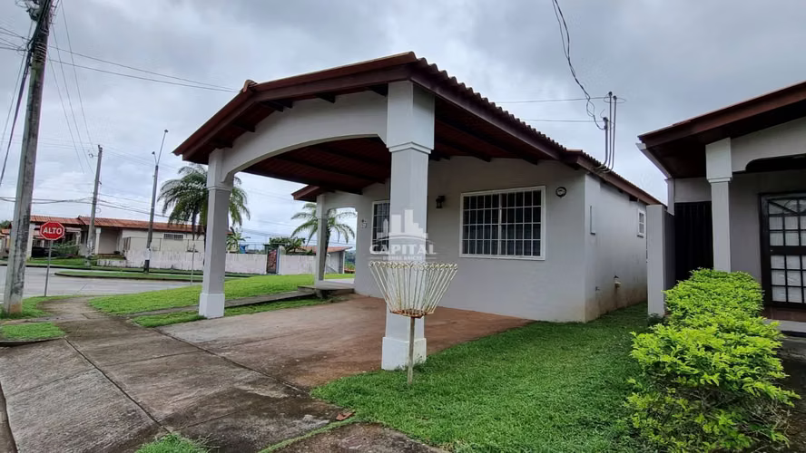 CASA ESQUINA EN VENTA BRISAS DEL GOLF - ARRAIJAN