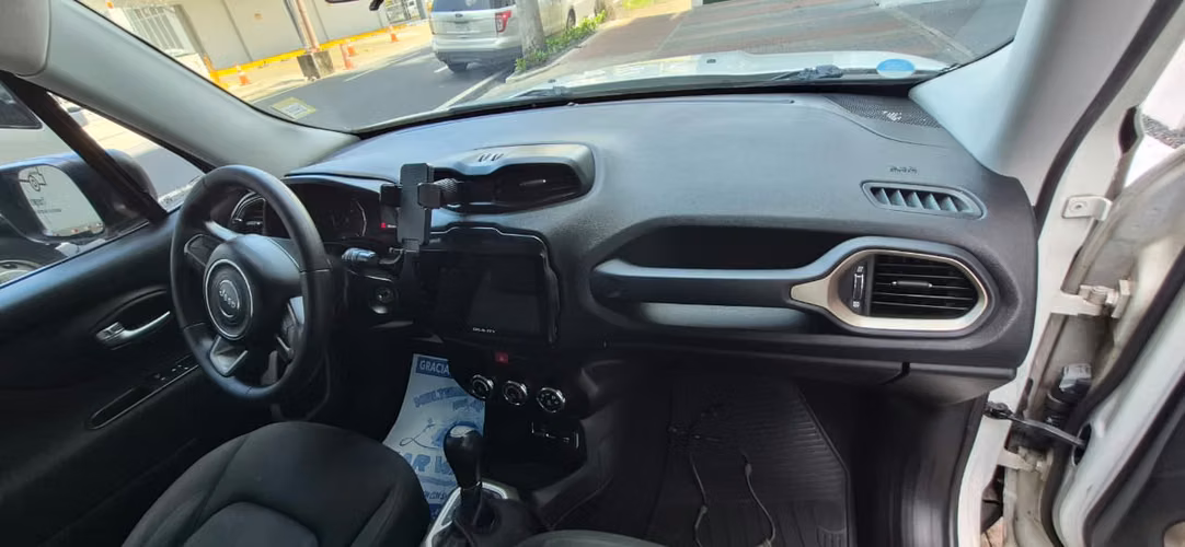 JEEP RENEGADE SPORT 2018 1.8 – OPORTUNIDAD POR VIAJE - Imagen 6