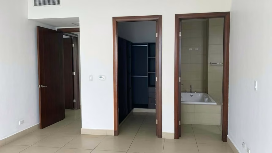 Venta PH Dupont Piso Alto Vista al Mar - Imagen 5