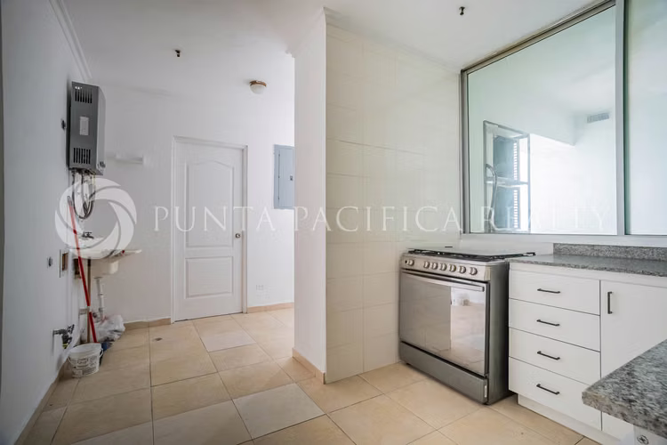 Amplio Apartamento en Venta en PH The Seawaves, Bella Vista | 3 Recámaras y Excelente Ubicación - Imagen 2