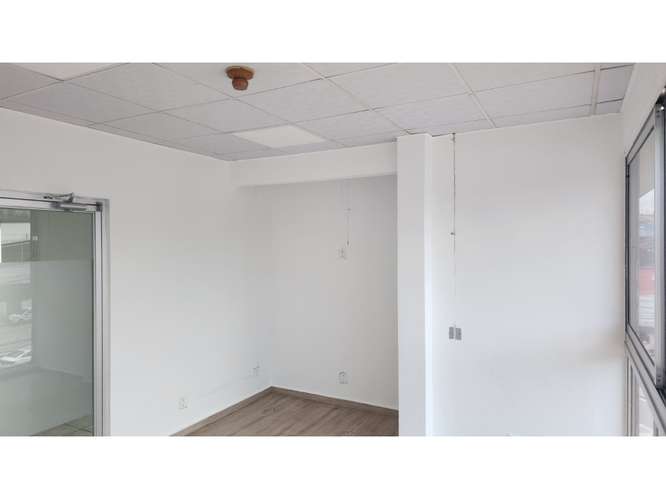 CALLE 50 / OFICINA / PLAZA VARIBE / 97M / DIVISIONES / PLANTA ALTA