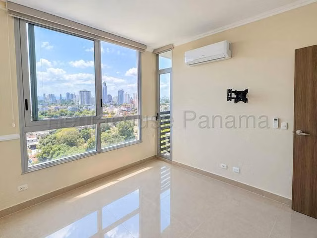 Se vende hermoso apartmento con balcón en El Carmen
