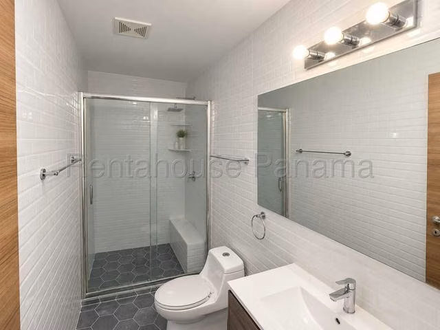 Se vende hermoso apartmento con balcón en El Carmen