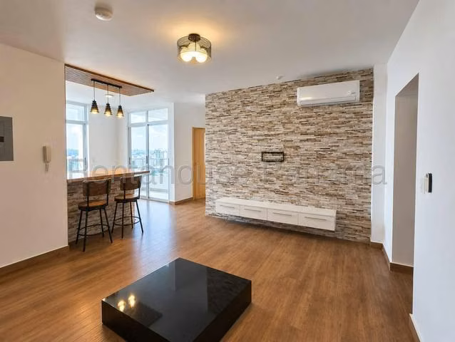 Se vende hermoso apartmento con balcón en El Carmen