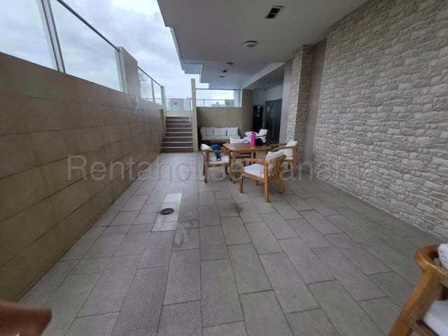 Se vende apartamento con balcón en El Carmen