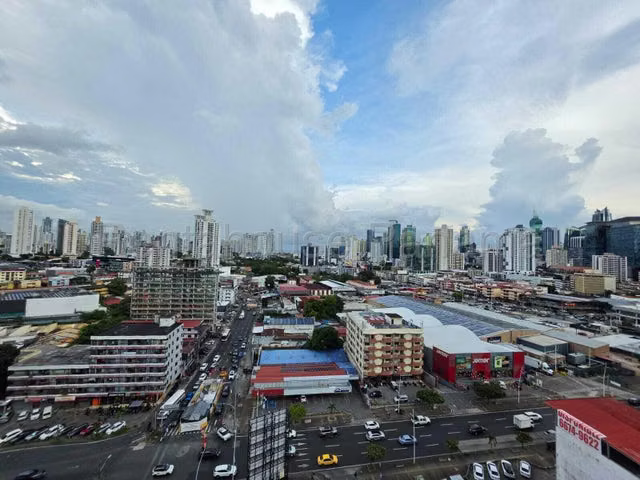 Se vende apartamento con balcón en El Carmen