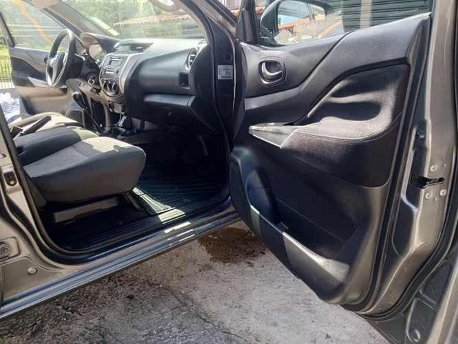 NISSAN NP300 4x4 2018  