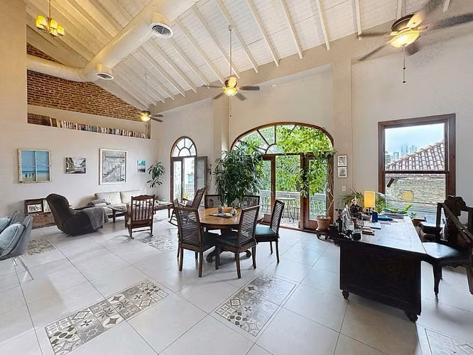 Venta de Penthouse en Casco Antiguo – PH Benedetti Hermanos