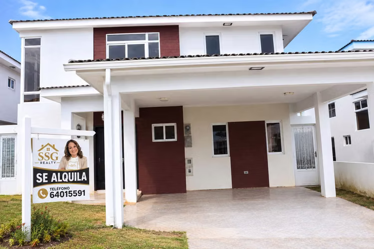 LARGE HOUSE IS RENTED TWO FLOORS LINE WHITE GREEN COAST