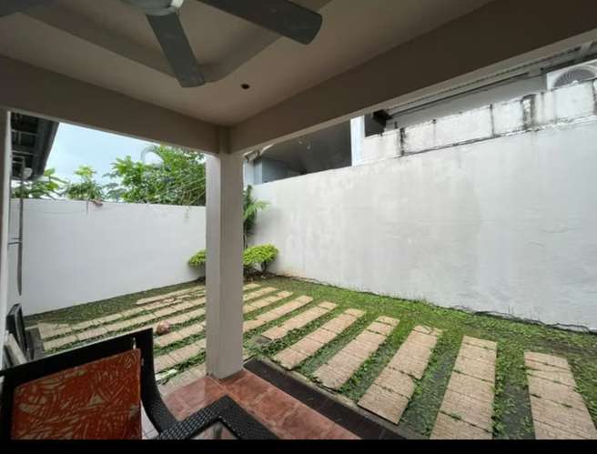 Exclusiva casa amueblada de 2 niveles en Altos de Panamá: 3 recámaras, terraza y jardín para tu familia