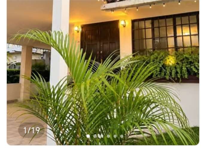 Exclusiva casa amueblada de 2 niveles en Altos de Panamá: 3 recámaras, terraza y jardín para tu familia